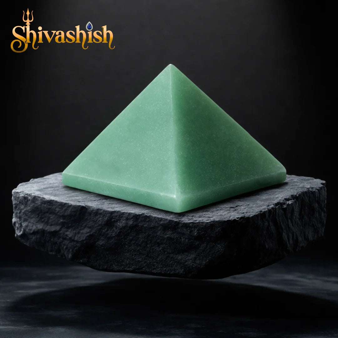 Green Aventurine Crystal Pyramid – Natural Stone | Luck, Growth & Prosperity Energy