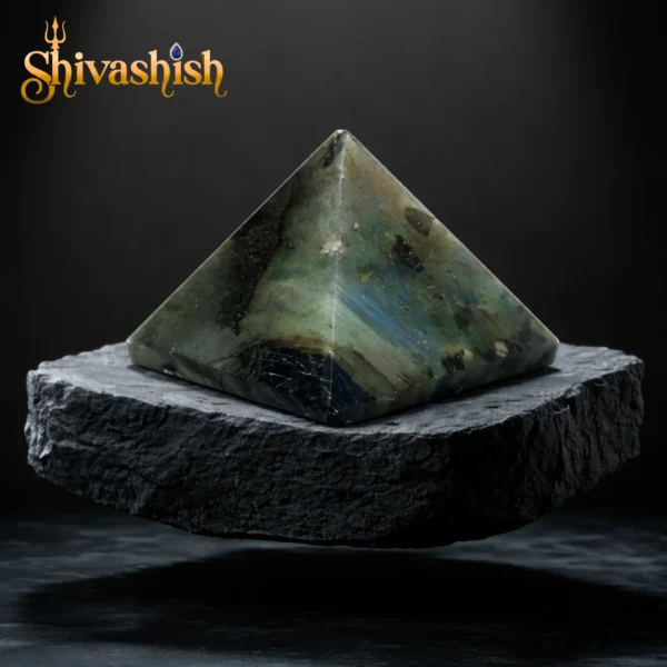 Labradorite Crystal Pyramid – Natural Stone | Protection, Intuition & Transformation